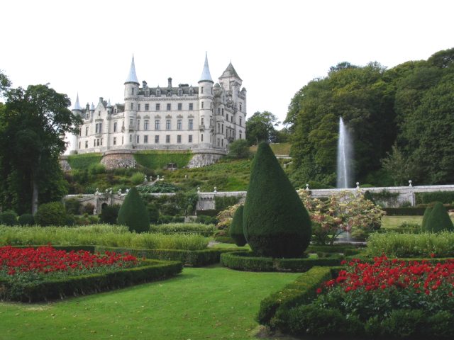  Dunrobin Castle 