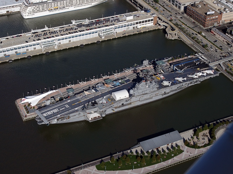  USS Intrepid 